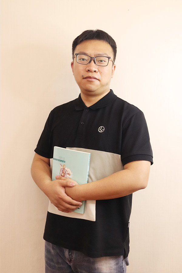 扶风杨斌 本科学历，毕业于西安航空学院