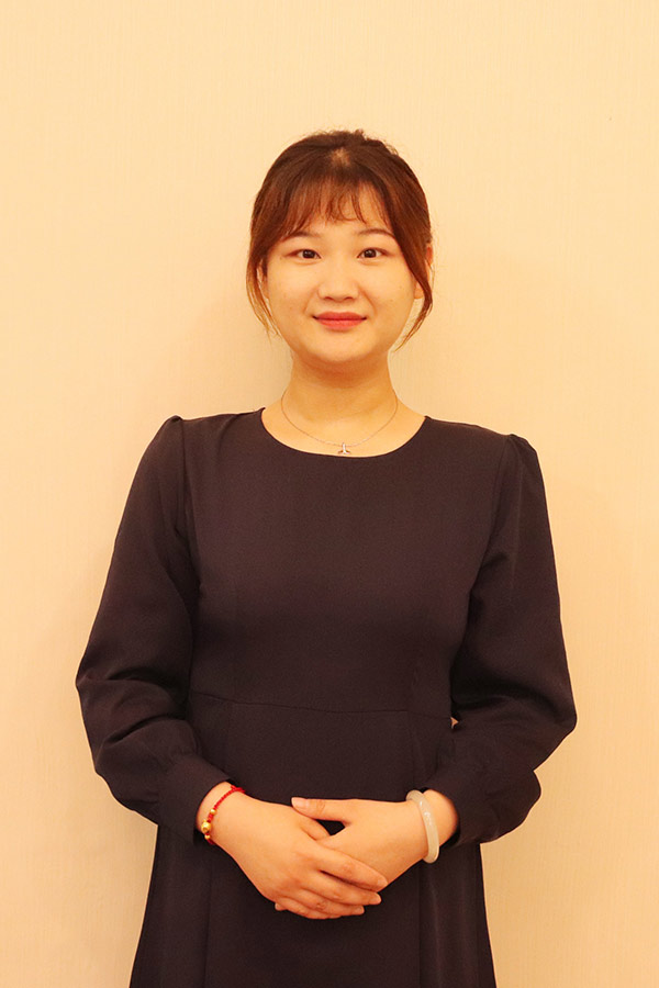 扶风文哲 本科学历，优秀班主任